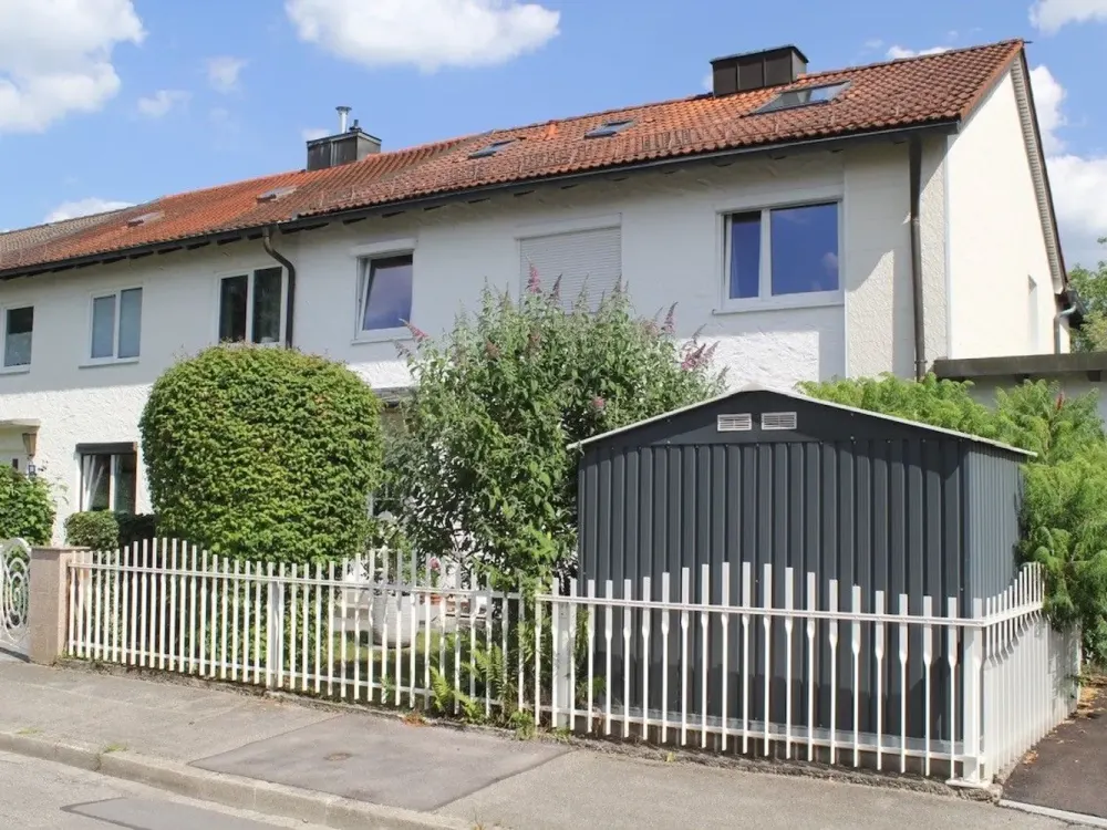 Ruhige, modernisierte 3-Zimmer mit Balkon und Blick ins Grüne - Krailling