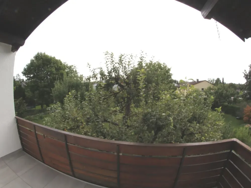 Ruhige, modernisierte 3-Zimmer mit Balkon und Blick ins Grüne - Krailling