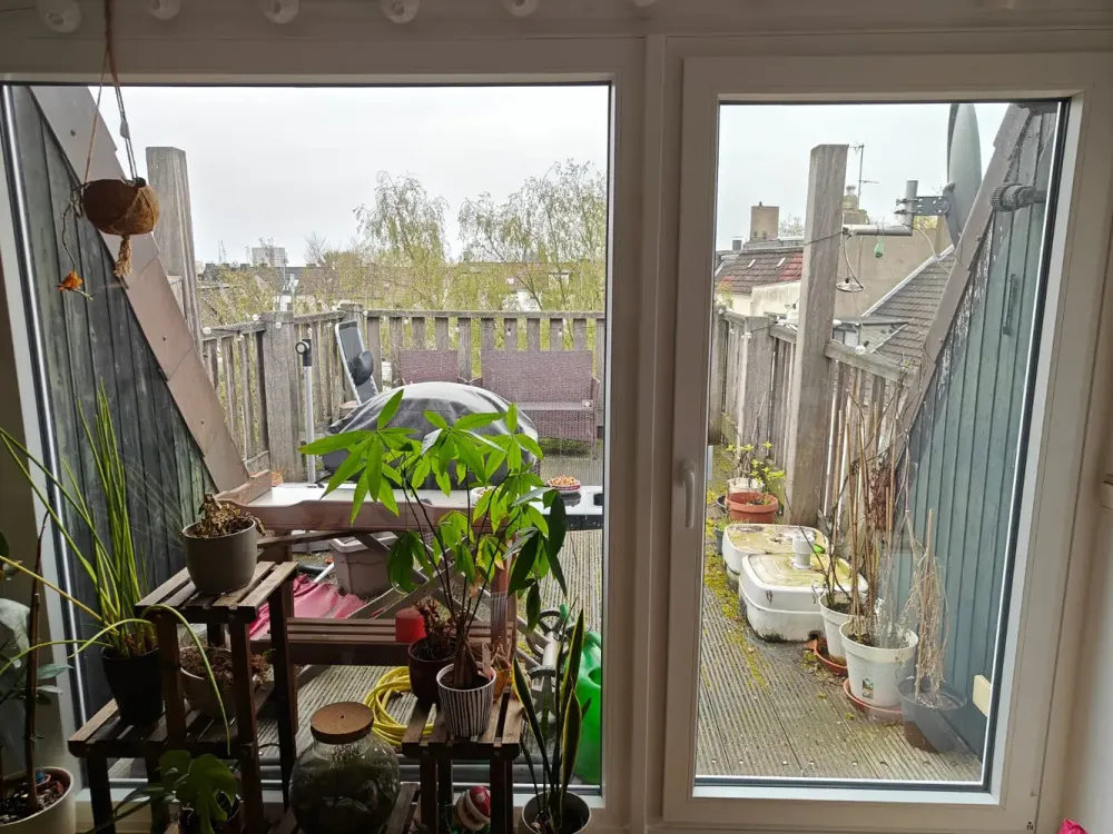 ***KREUZVIERTEL-Schöne Maisonettewohnung mit Dachterrasse + Balkon, Kamin, Dielen,GästeWC & EBK ***