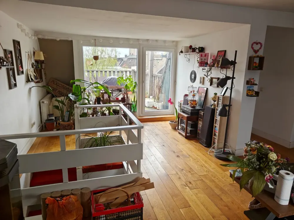 ***KREUZVIERTEL-Schöne Maisonettewohnung mit Dachterrasse + Balkon, Kamin, Dielen,GästeWC & EBK ***