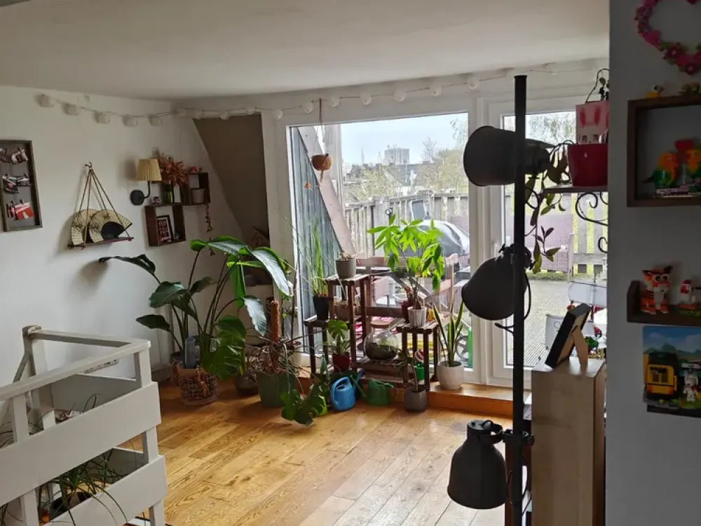 ***KREUZVIERTEL-Schöne Maisonettewohnung mit Dachterrasse + Balkon, Kamin, Dielen,GästeWC & EBK ***