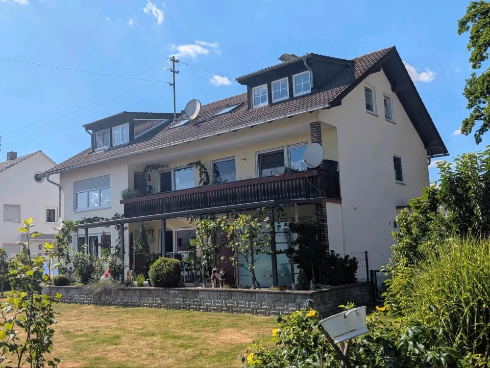 4-Zimmer-Wohnung mit Balkon zu vermieten, optional mit Garage