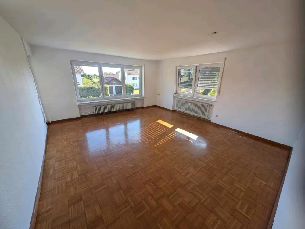 4-Zimmer-Wohnung mit Balkon zu vermieten, optional mit Garage