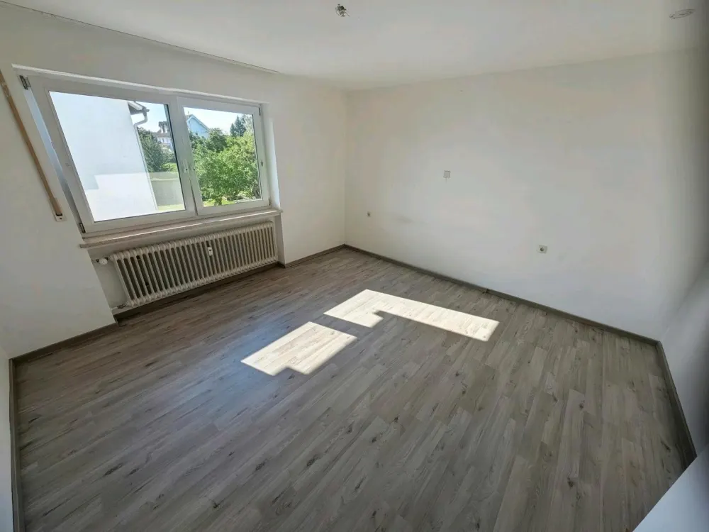 4-Zimmer-Wohnung mit Balkon zu vermieten, optional mit Garage