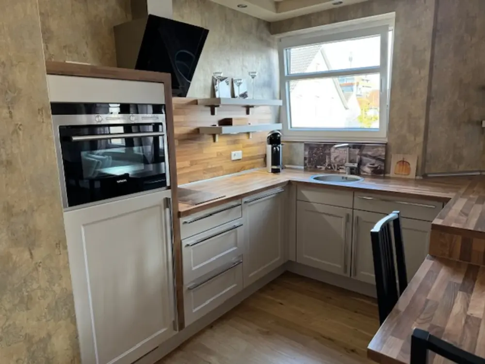 Furnished 2-Room Apartment with Built-in Kitchen and Balcony in Düsseldorf Gerresheim