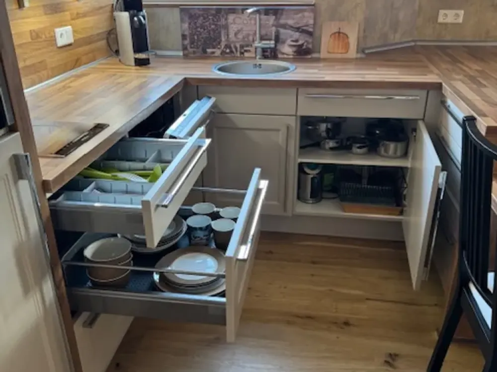 Furnished 2-Room Apartment with Built-in Kitchen and Balcony in Düsseldorf Gerresheim