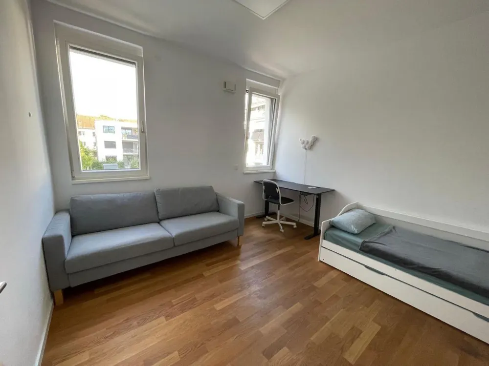 Bright and Comfortable 3-Room Apartment in Quiet, Green Biesdorf