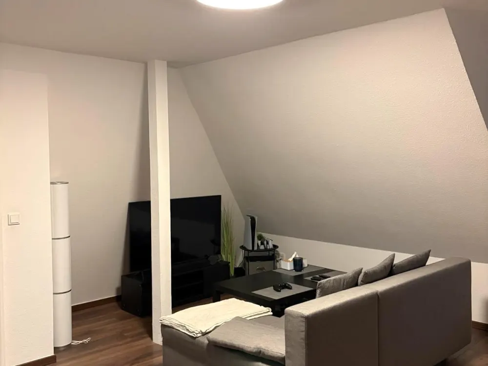 Schöne 2-Zimmer-Dachgeschosswohnung mit 58 m² zu vermieten