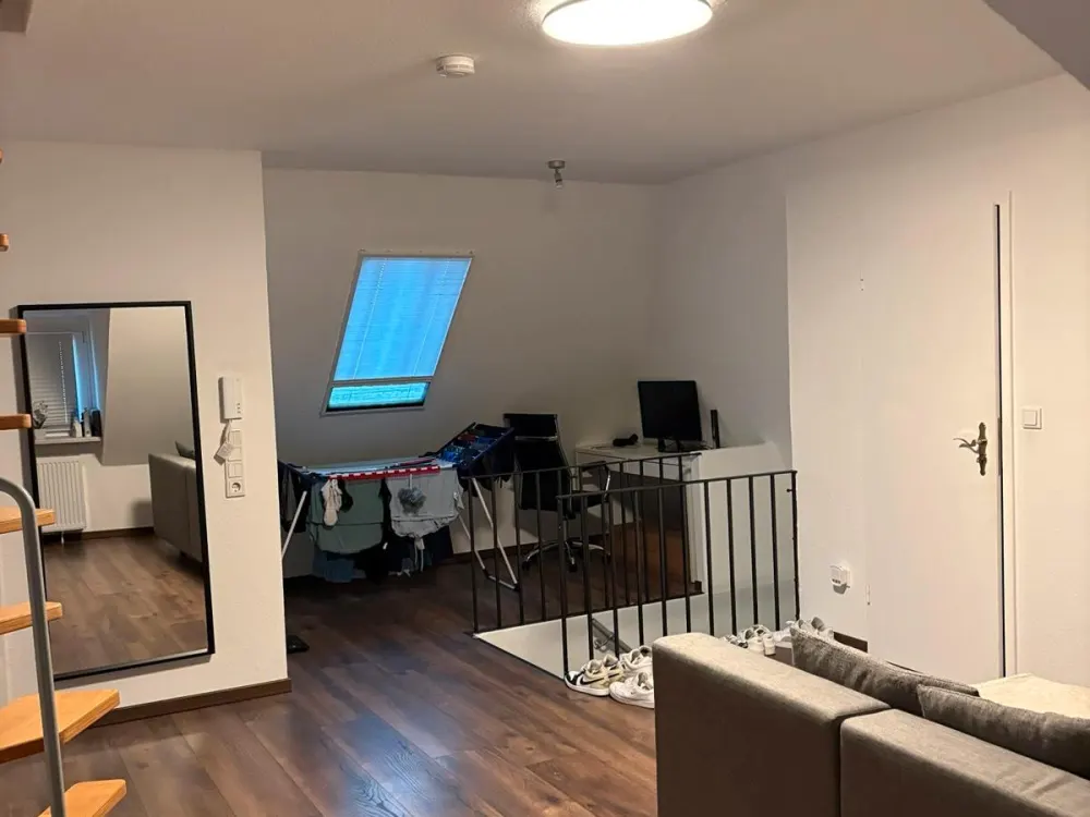 Schöne 2-Zimmer-Dachgeschosswohnung mit 58 m² zu vermieten