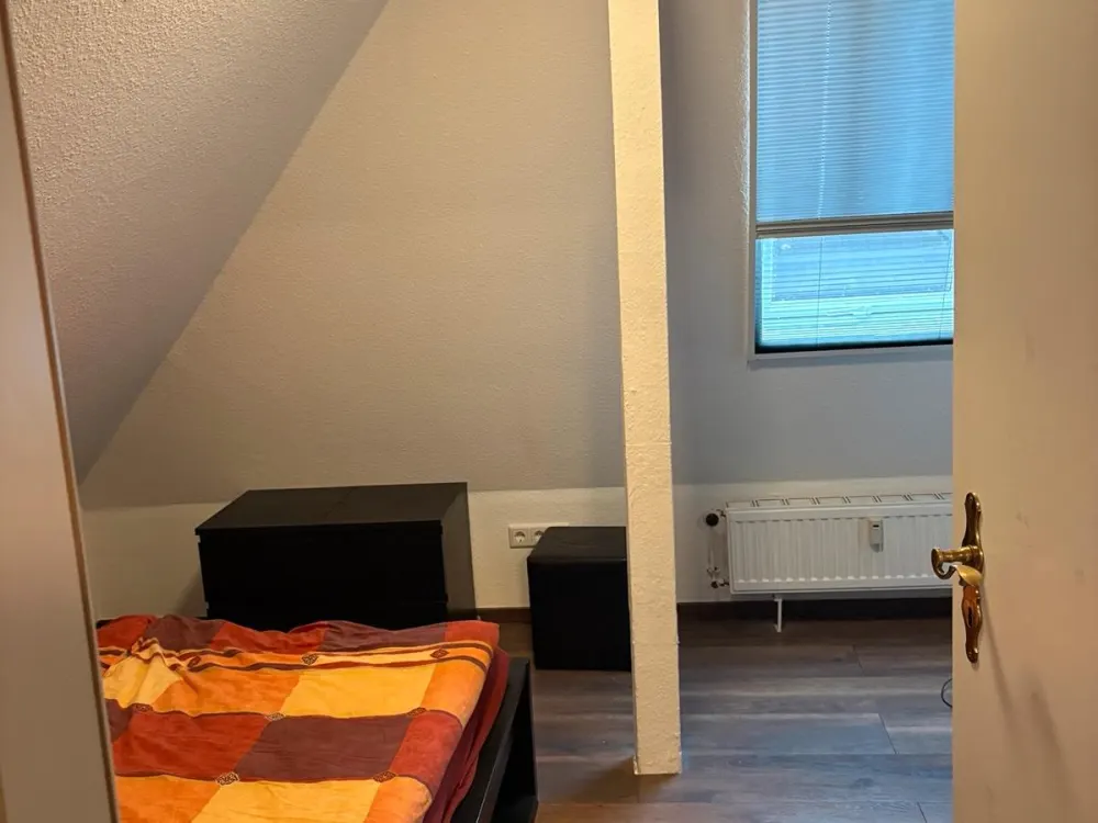 Schöne 2-Zimmer-Dachgeschosswohnung mit 58 m² zu vermieten
