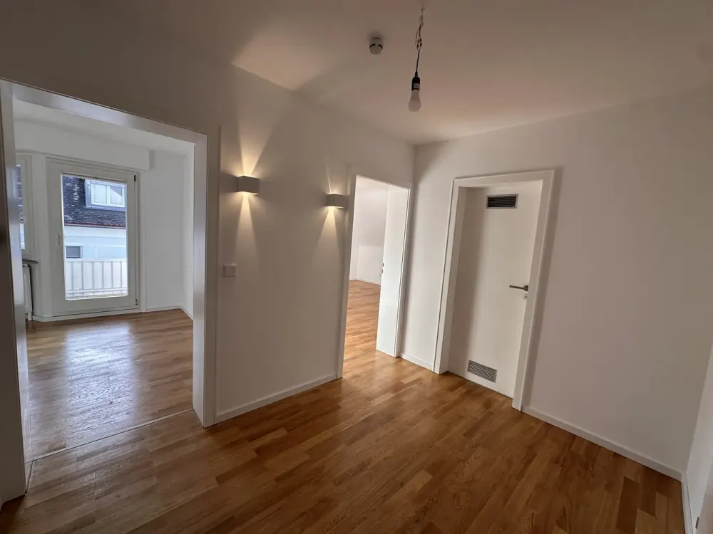 Seltenheit in Halbhöhenlage! Sehr schöne kernsanierte 2,5-Zimmer-Wohnung in Bestlage am Turmberg!