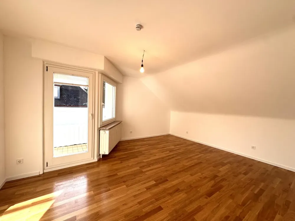 Seltenheit in Halbhöhenlage! Sehr schöne kernsanierte 2,5-Zimmer-Wohnung in Bestlage am Turmberg!