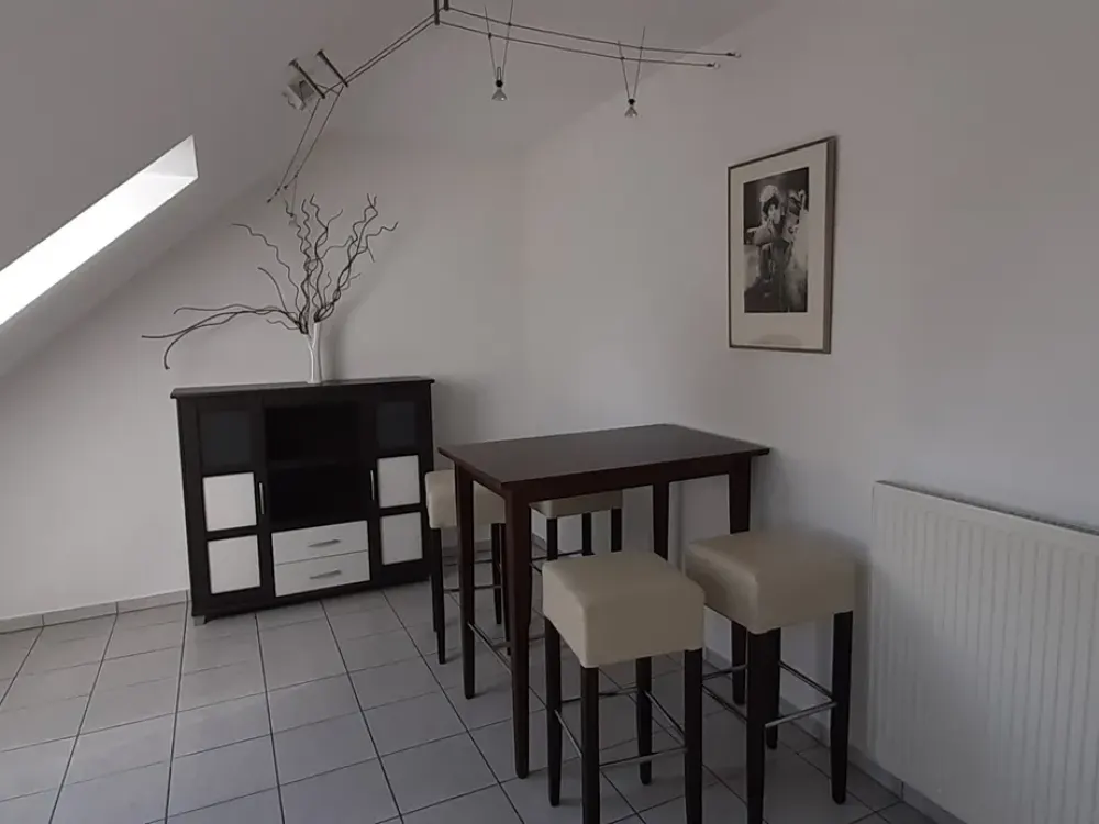 Geräumige, teilmöblierte 3 Zimmer Dachgeschoßwohnung mit Balkon