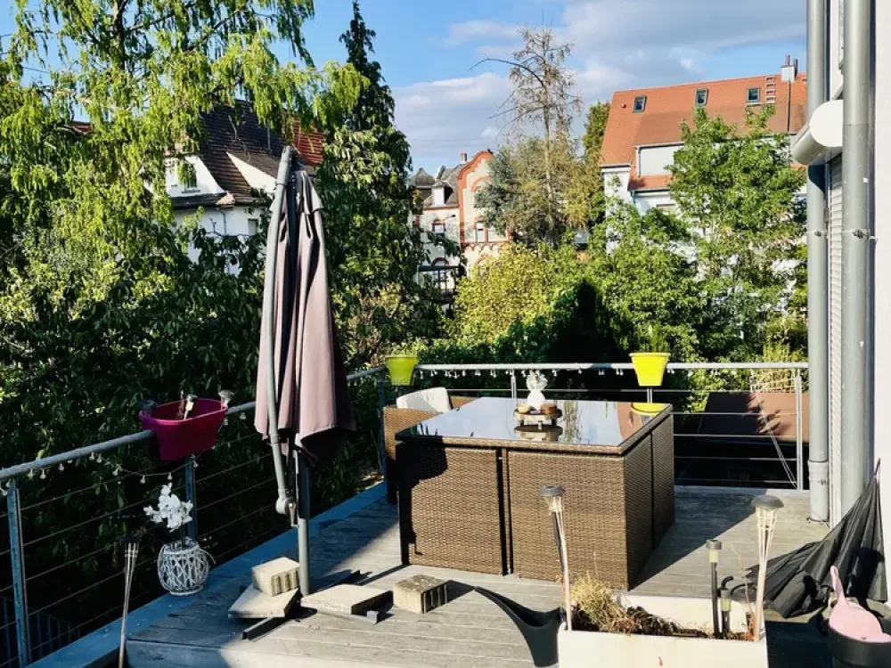 Helle 2-ZW mit Wintergarten, Terasse und Tageslichtbad in Ffm-Nied