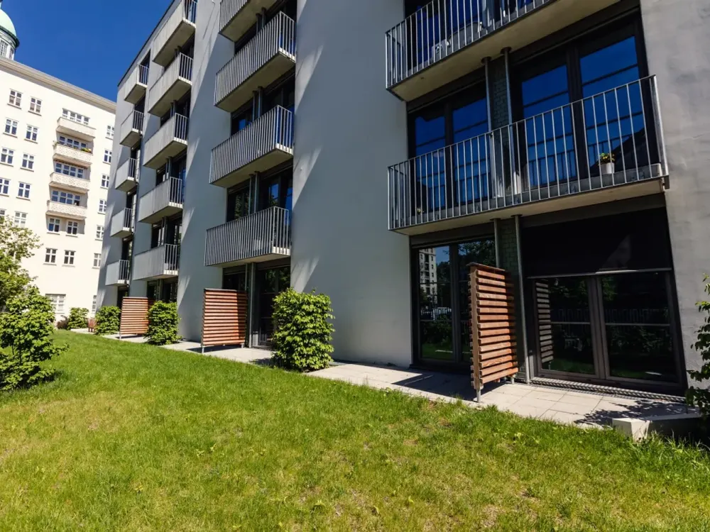 Neon Wood Student Housing - Patio Apartment am Frankfurter Tor