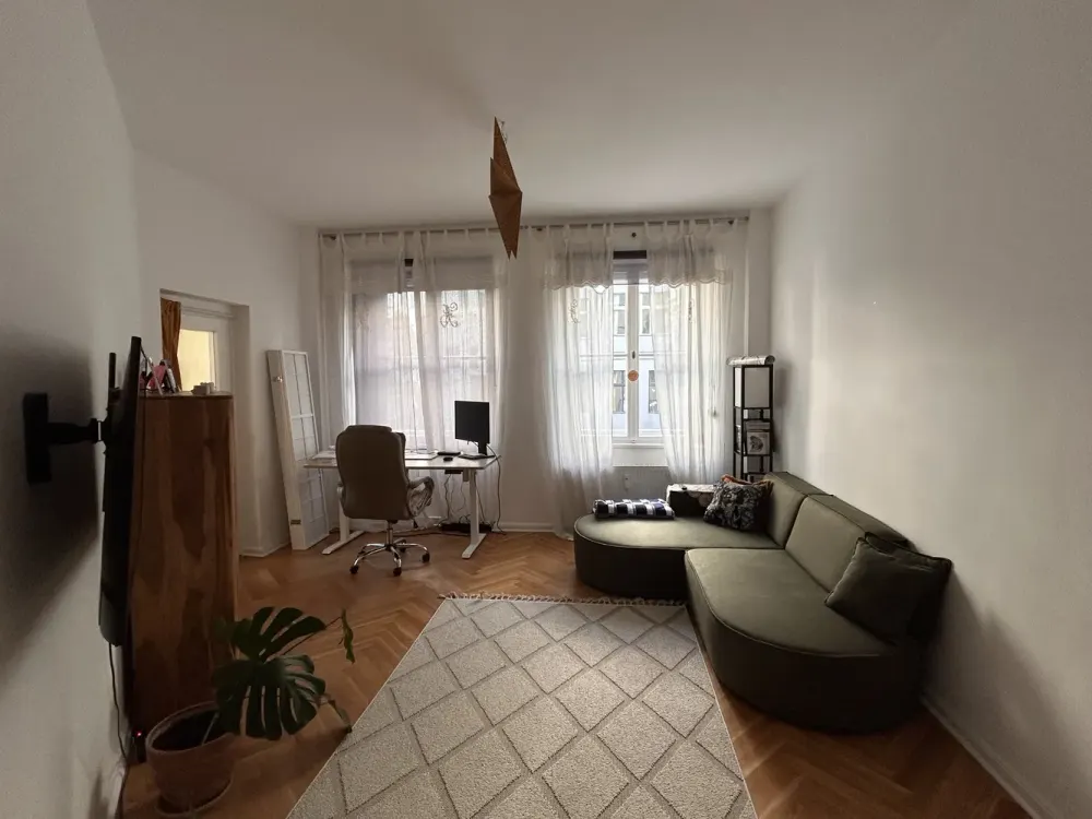 Spacious, fully furnished 2 room Apartment with balcony in Wilmersdorf