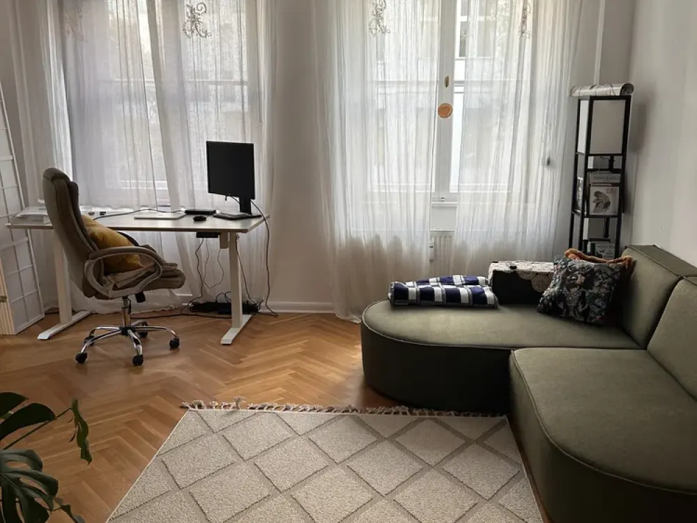 Spacious, fully furnished 2 room Apartment with balcony in Wilmersdorf