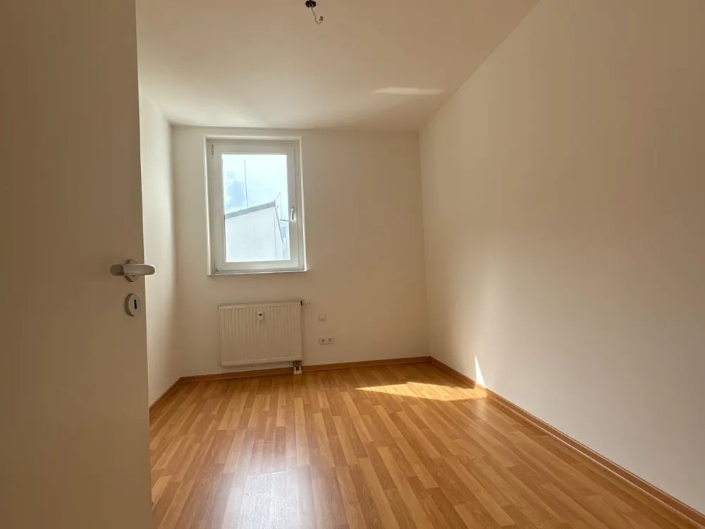 Helle 2-Zimmer-Wohnung mit Süd-Balkon und Aufzug in Leipzig-Grüna