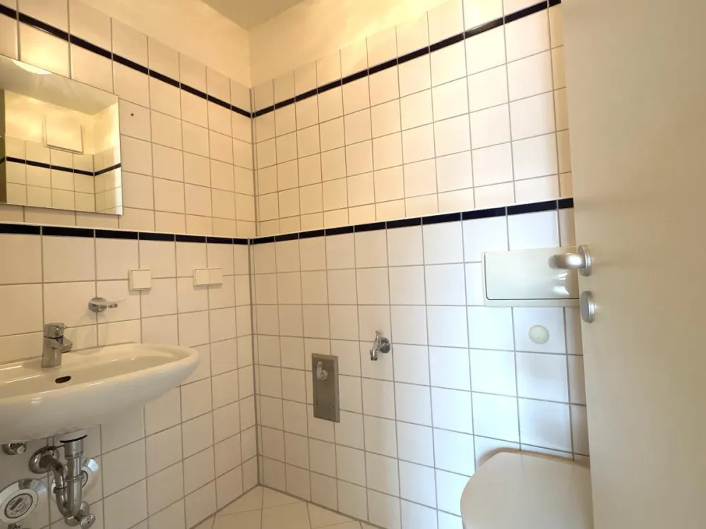 Helle 2-Zimmer-Wohnung mit Süd-Balkon und Aufzug in Leipzig-Grüna