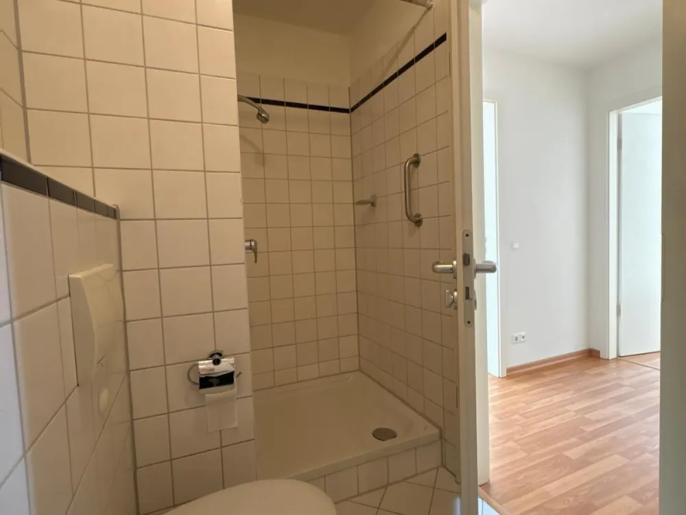 Helle 2-Zimmer-Wohnung mit Süd-Balkon und Aufzug in Leipzig-Grüna