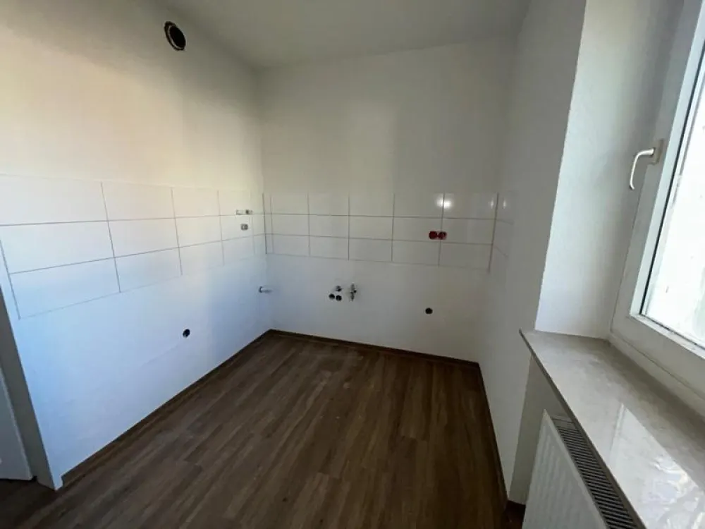 3-Zimmer-Wohnung mit Wand und Bodenbelag