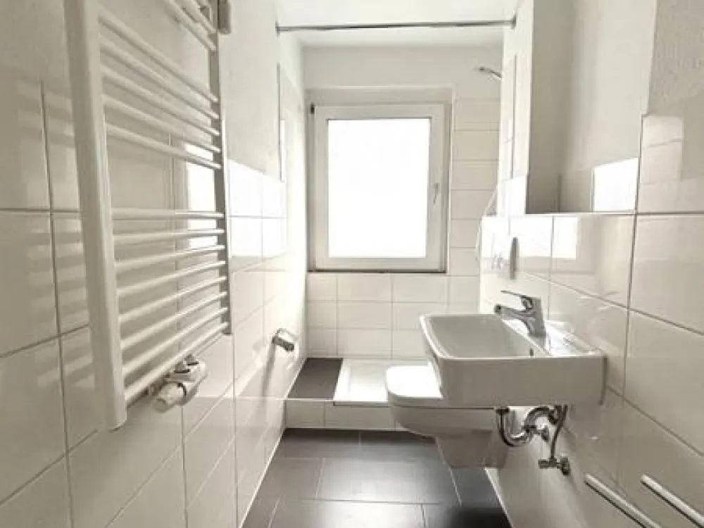 Einfach genial! Bezugsfertige 2 Zimmerwohnung in modernisierten Gebäude