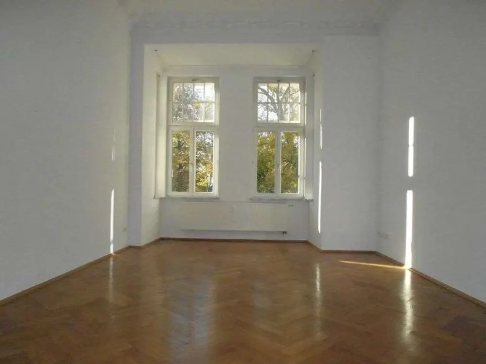** 3-R-Wohnung mit Parkett & Eckbadewanne **