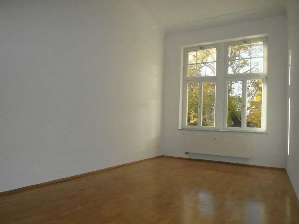 ** 3-R-Wohnung mit Parkett & Eckbadewanne **