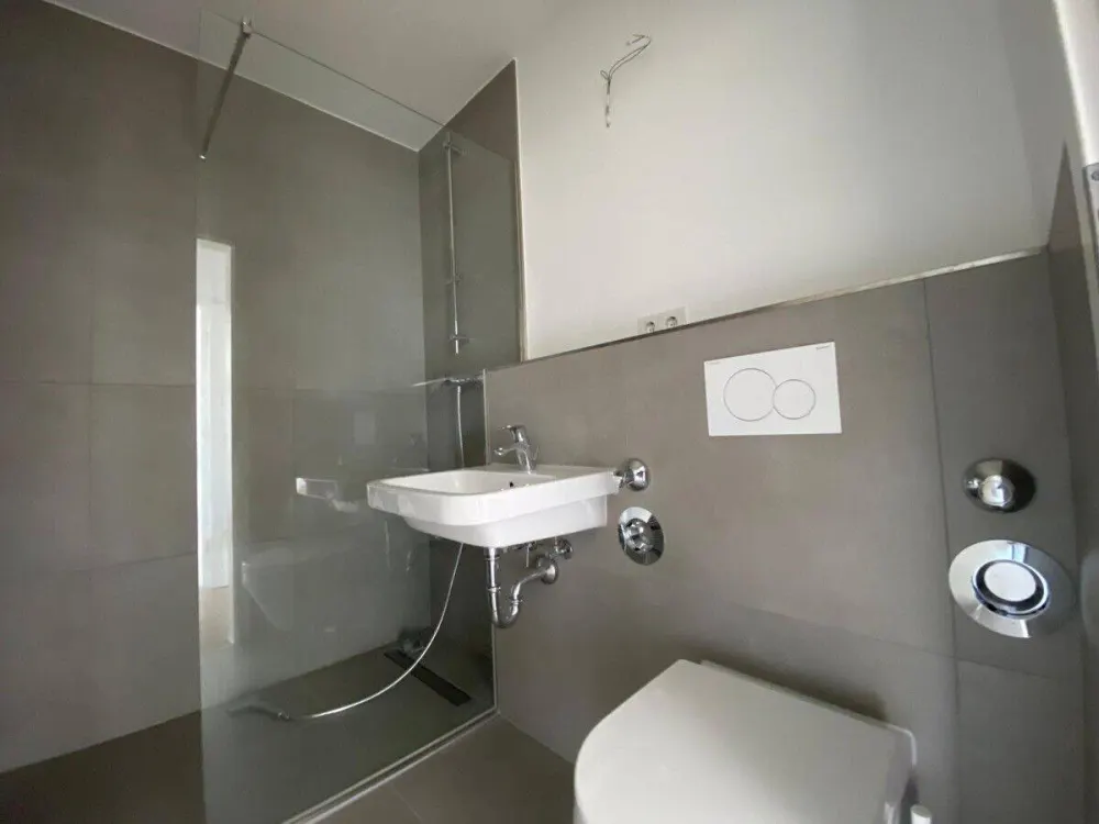 Außergewöhnliche 4-Zimmer-Wohnung mit 2 Bädern und Balkon in Köln-Longerich