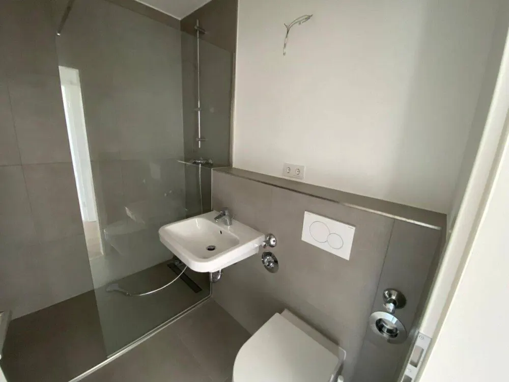 Außergewöhnliche 4-Zimmer-Wohnung mit 2 Bädern und Balkon in Köln-Longerich