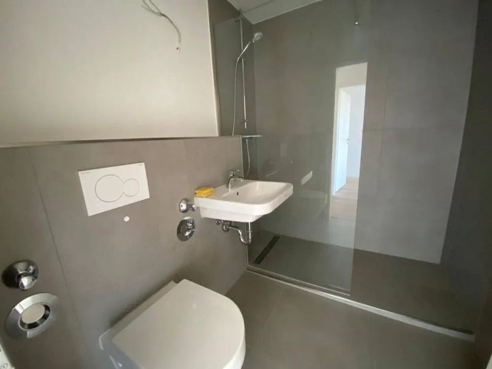 Außergewöhnliche 4-Zimmer-Wohnung mit 2 Bädern und Balkon in Köln-Longerich