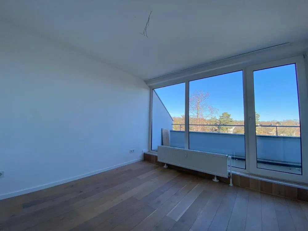 Außergewöhnliche 4-Zimmer-Wohnung mit 2 Bädern und Balkon in Köln-Longerich