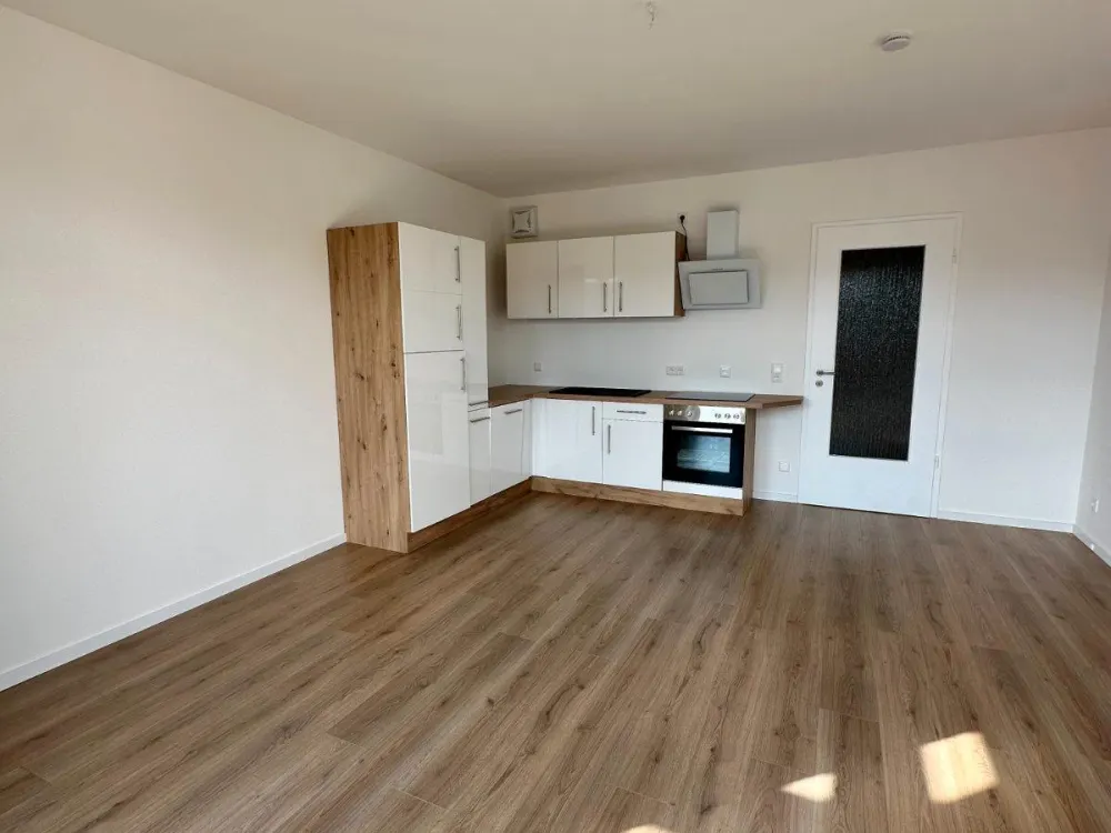 Erstbezug nach umfassender Renovierung: Helle 2-Zimmer-Wohnung