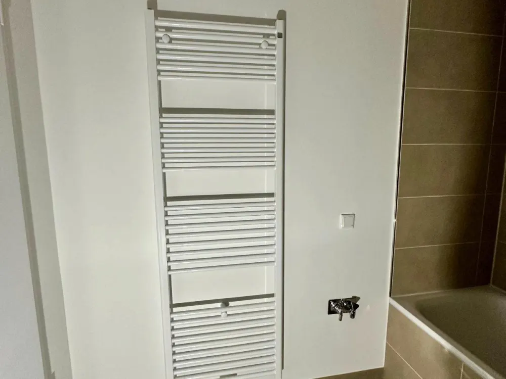Erstbezug nach umfassender Renovierung: Helle 2-Zimmer-Wohnung