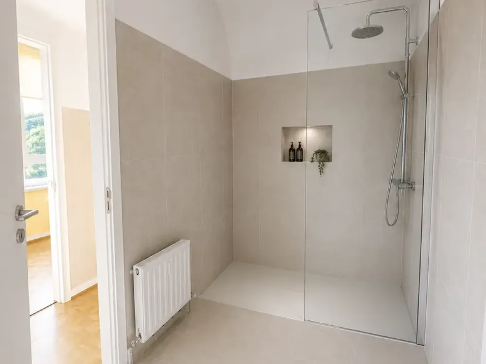 Moderne 3-Zimmer-Wohnung nach umfassender Sanierung mit Balkon und Aufzug