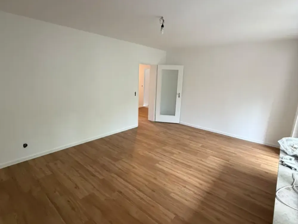 Frisch renovierte 3-Zimmer-Wohnung mit Balkon in Frankfurt-Hausen | ca. 70 m²