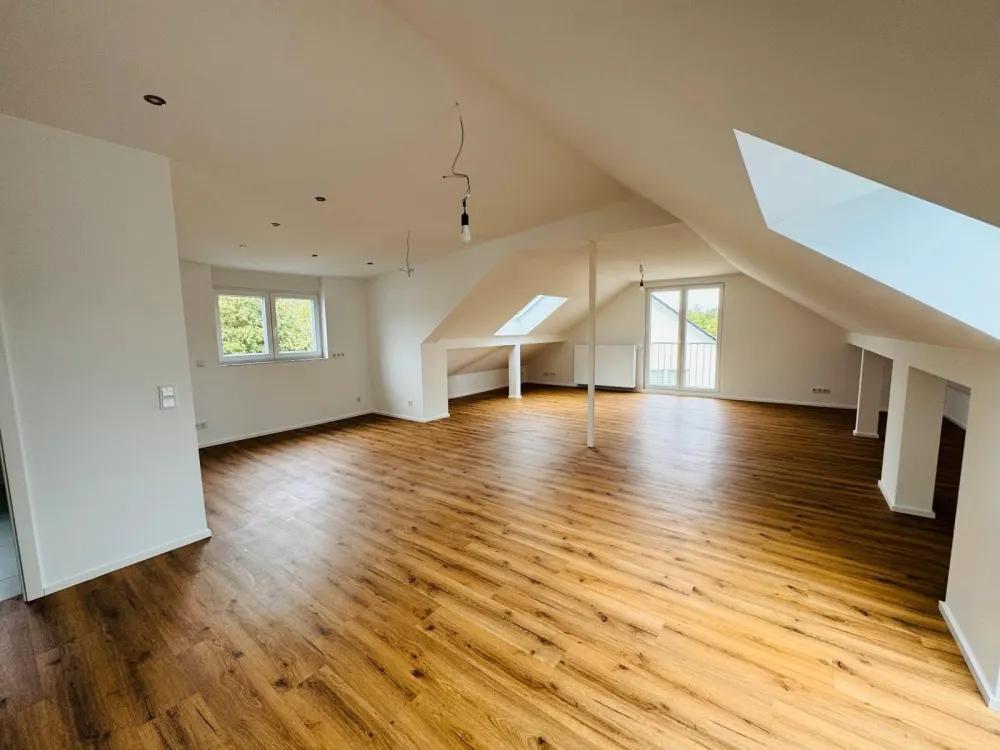 Einziehen, wohlfühlen und genießen. Sanierte 2 Zi Wohnung.