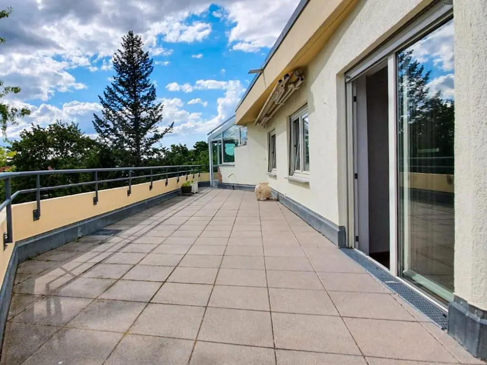Sonnige 2,5-Zimmer-Penthouse-Wohnung mit Wintergarten