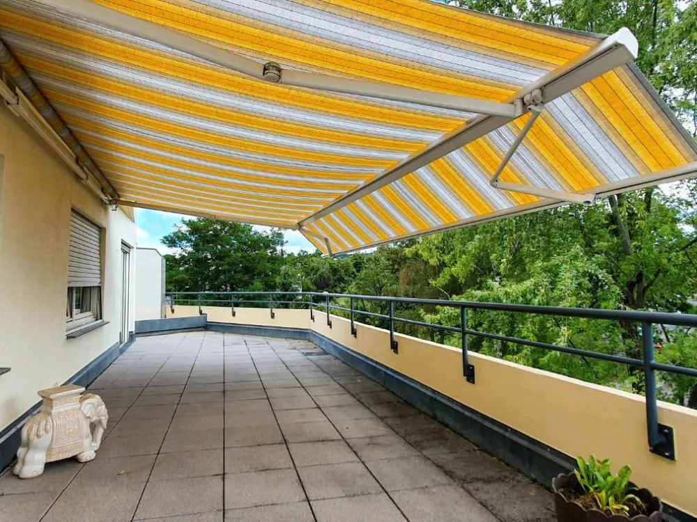 Sonnige 2,5-Zimmer-Penthouse-Wohnung mit Wintergarten