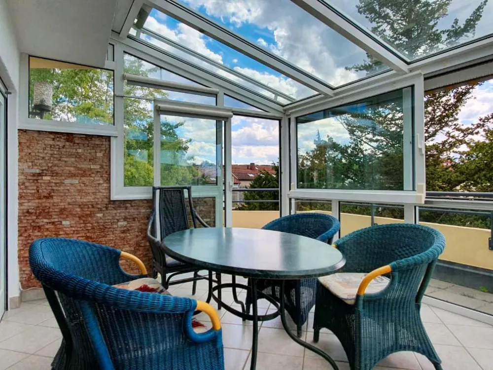 Sonnige 2,5-Zimmer-Penthouse-Wohnung mit Wintergarten