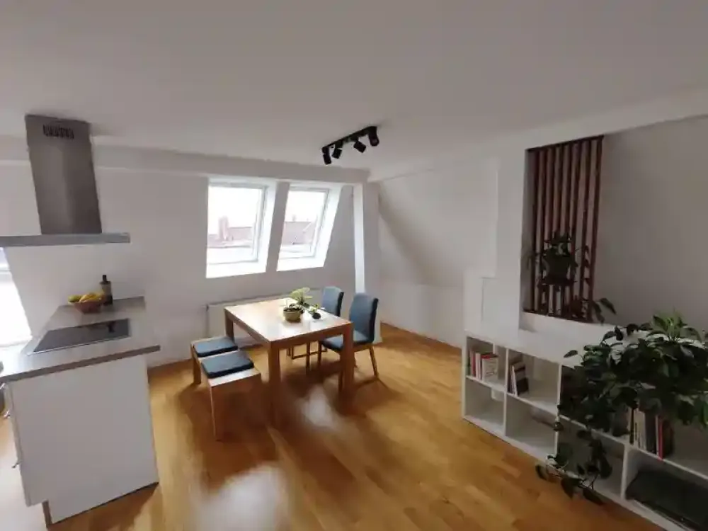 *Für Sportliche! Wunderschön ausgebautes, helles Dachgeschoss*