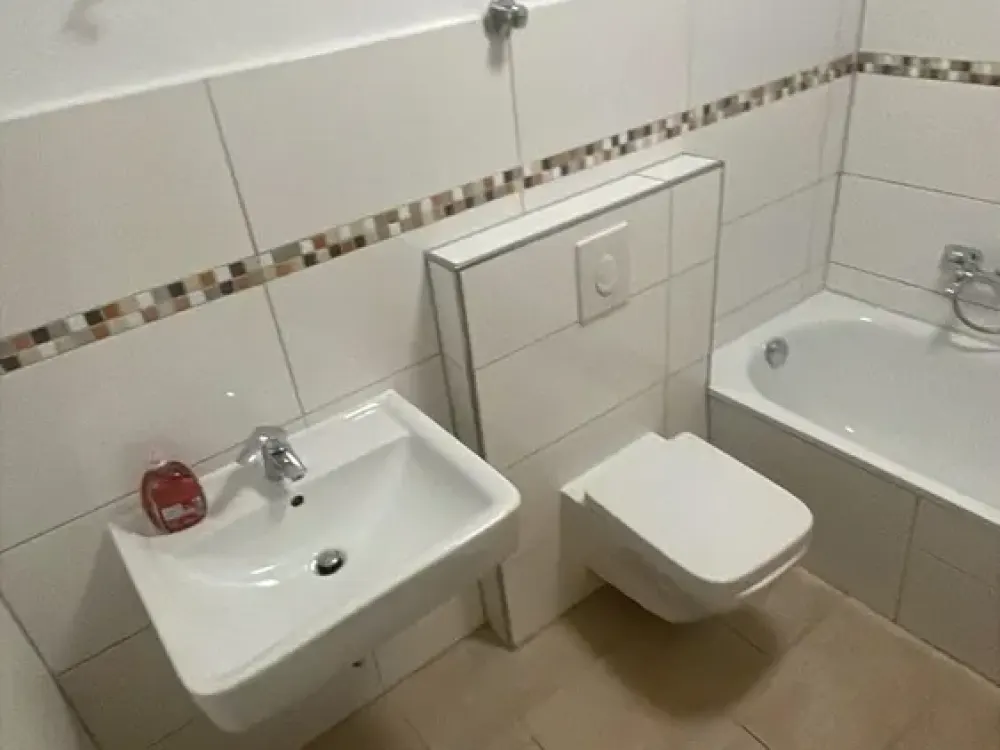 Spacious 5-Room Apartment with Balcony on the 2nd Floor