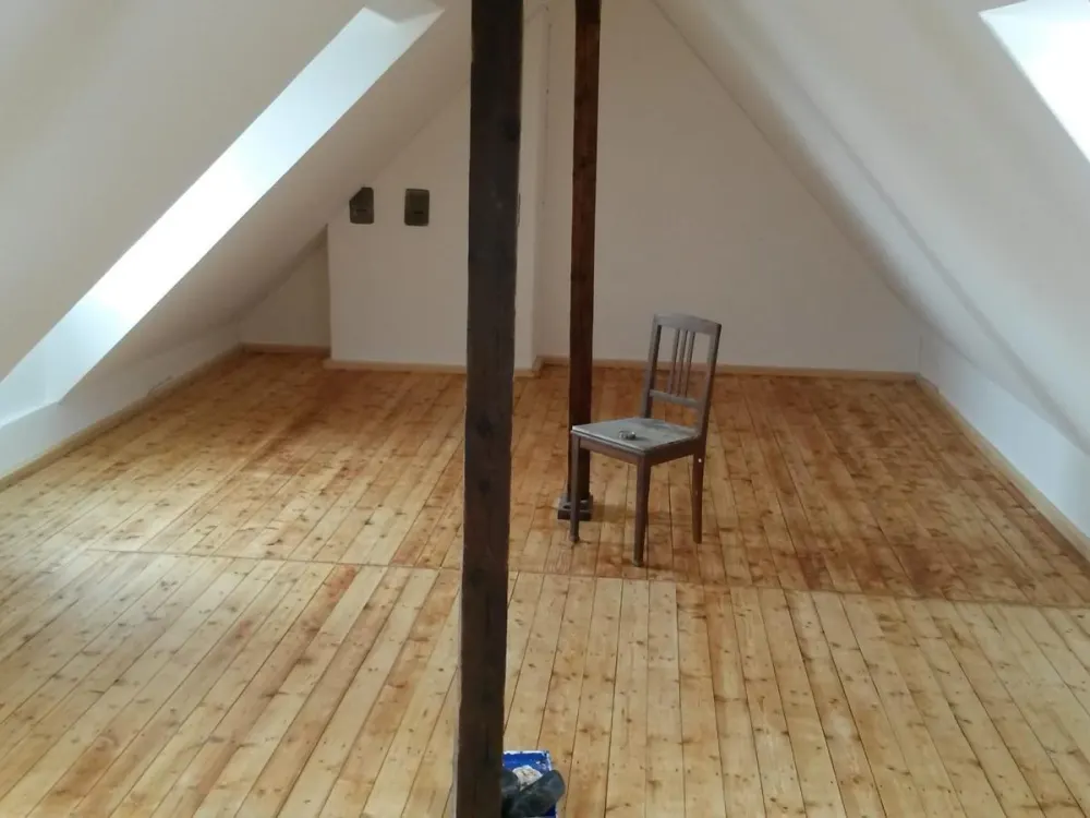 Helle 3-Zimmer-DGW mit ausgebauten Spitzboden und Garten