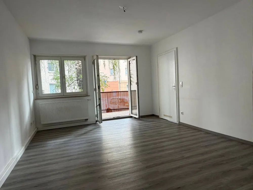 sanierte 1-Zimmer-Wohnung mit Balkon und Einbauküche in zentraler Lage