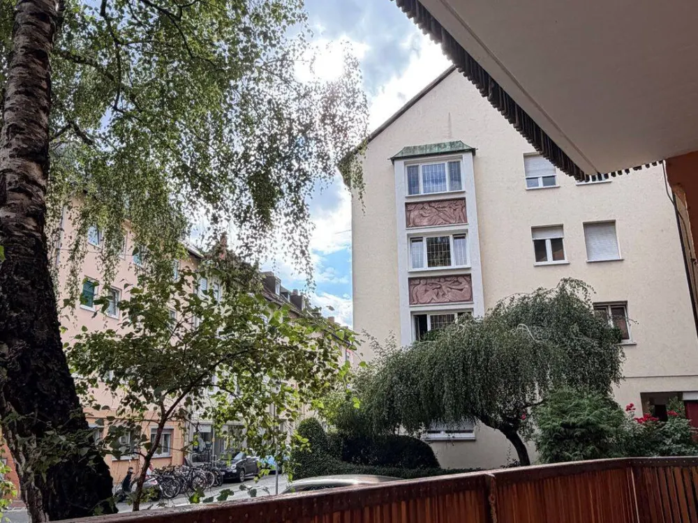 sanierte 1-Zimmer-Wohnung mit Balkon und Einbauküche in zentraler Lage
