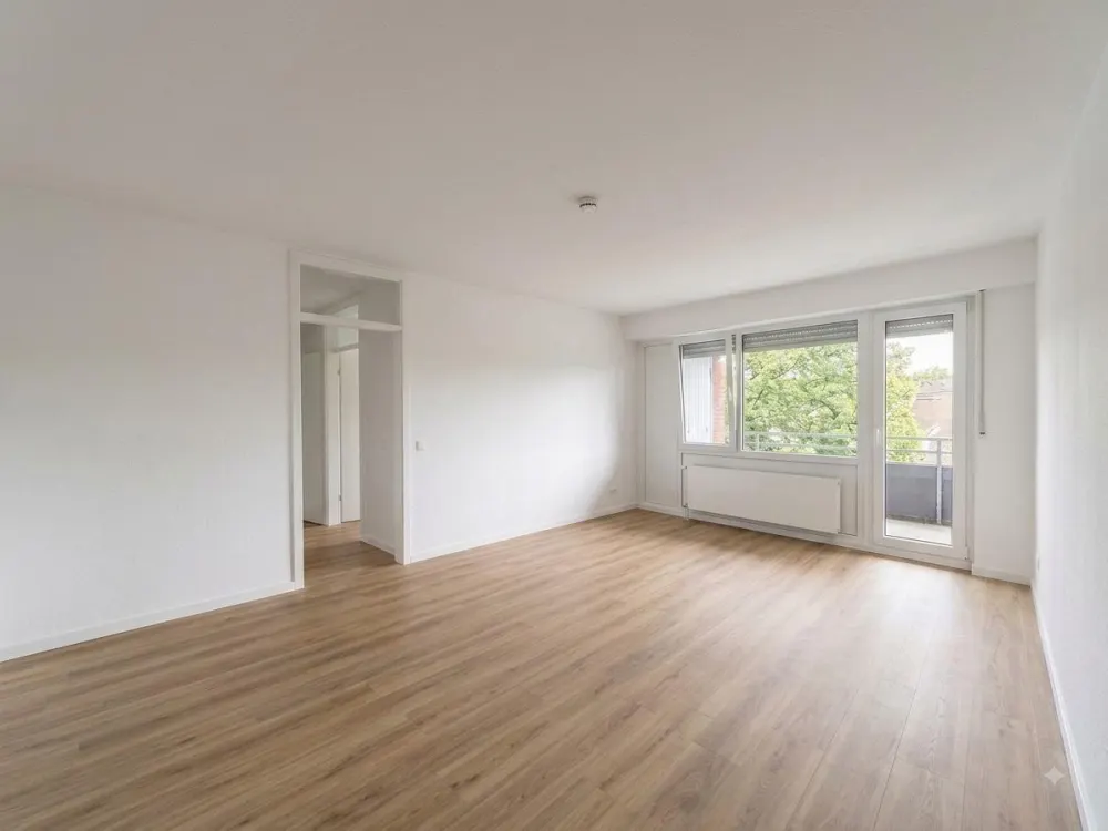 Schöne, neu sanierte 4 Zimmer Wohnung in zentraler Lage