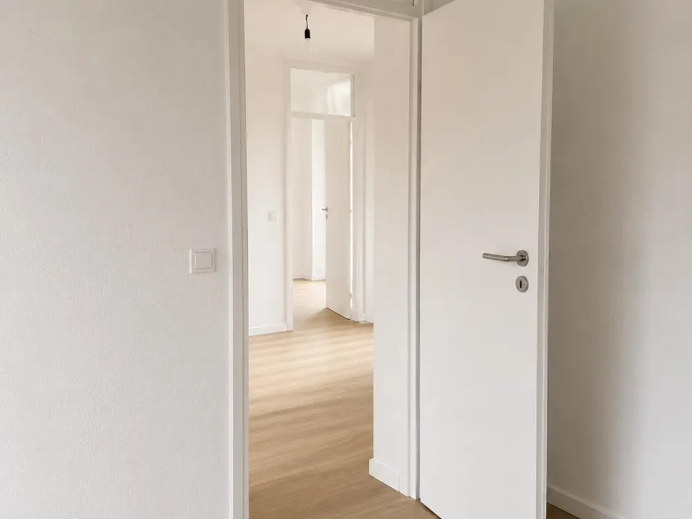 Schöne, neu sanierte 4 Zimmer Wohnung in zentraler Lage