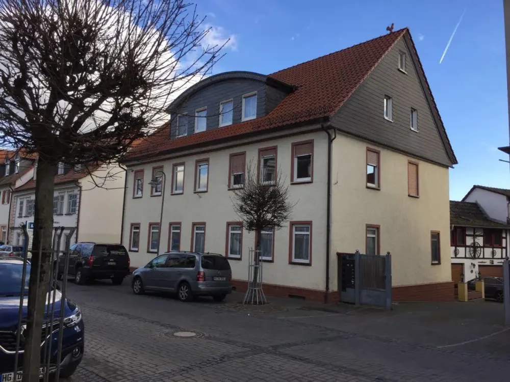 Friedrichsdorf zentral - großzügige 4,5 Zi.-Whg. ca. 125 qm Wfl. zentrale Wohnlage € 1.390,-- +UKt