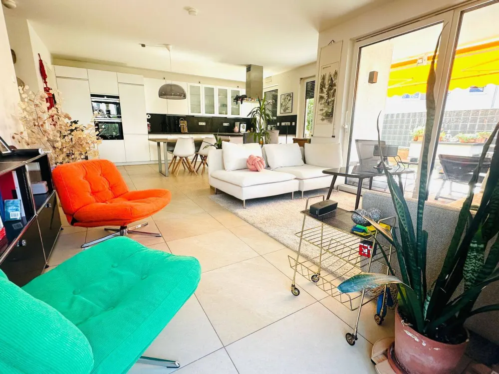 Möblierte 4-Zimmer-Wohnung mit Garten, Terrasse und Tiefgaragenstellplatz in Frankfurt-Oberrad