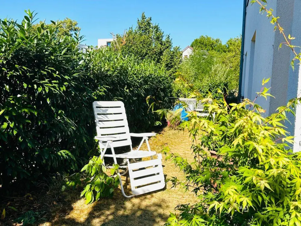 Möblierte 4-Zimmer-Wohnung mit Garten, Terrasse und Tiefgaragenstellplatz in Frankfurt-Oberrad